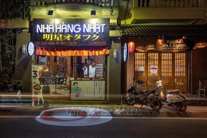 Nhà hàng Nhật trên phố Linh Lang. Ảnh: Hoàng Hiếu - TTXVN