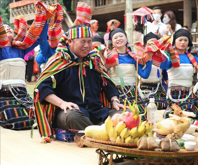 Rituals to pray for good weather, bumper crop and well-being for people within the Cha Mun festival of Thai ethnic group from the central province of Thanh Hoa. VNA Photo