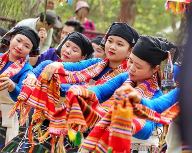 A traditional dance in the Cha Mun festival of Thai ethnic group from the central province of Thanh Hoa. VNA Photo  