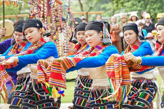 A traditional dance in the Cha Mun festival of Thai ethnic group from the central province of Thanh Hoa. VNA Photo