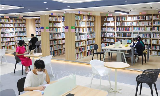 Một góc thư viện Hà Nội sau khi được cải tạo từ dự án hỗ trợ của Hàn Quốc. Ảnh: Thanh Tùng - TTXVN