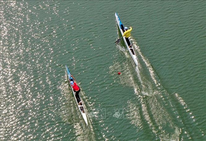 Trong ảnh: Các vận động viên nam tranh tài nội dung thuyền đơn Canoeing cự ly 200m. Ảnh: Trần Lê Lâm - TTXVN 