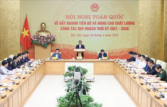 PM Pham Minh Chinh chairs the teleconference to discuss the acceleration of progress and improving the quality of planning for 2021-2030. VNA Photo: Dương Giang