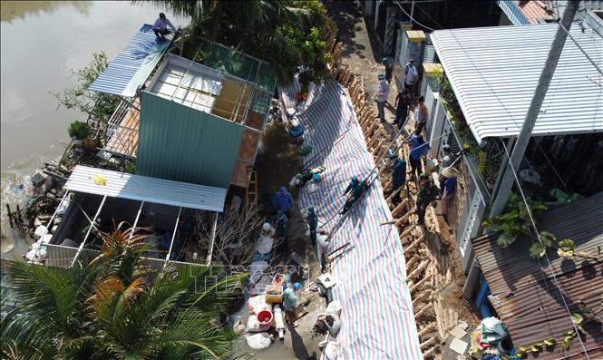 Erosion along Doc Phu Hien canal in Sa Dec city, Dong Thap province. VNA Photo