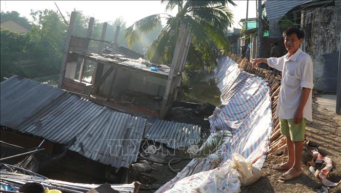 Erosion along Doc Phu Hien canal in Sa Dec city, Dong Thap province. VNA Photo