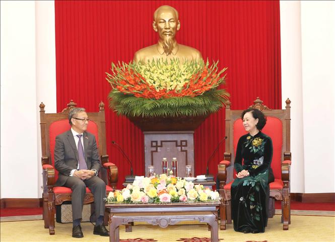 Truong Thi Mai, head of the CPVCC's Organization Commission, meets with Thongsavanh Phomvihane, member of the LPRP Central Committee and head of its Commission for External Relations. VNA Photo: Phương Hoa
