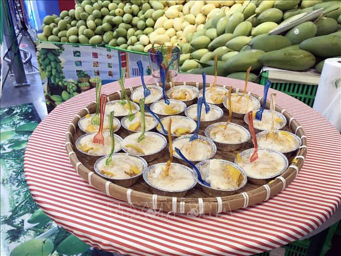 Trong ảnh: Sản phẩm chế biến từ nông sản, thực phẩm Việt được quảng bá, giới thiệu tại Thành phố Hồ Chí Minh. Ảnh: Mỹ Phương - TTXVN.