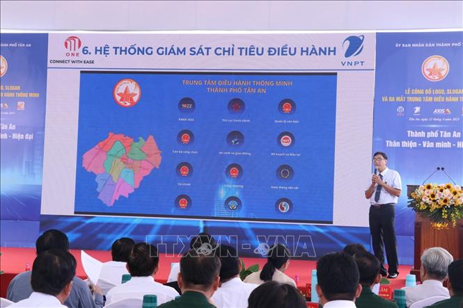 Đại diện thành phố Tân An giới thiệu về Trung tâm điều hành thông minh