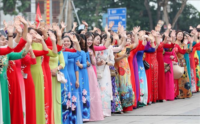 Sự kiện đã thu hút được 3.739 phụ nữ ở nhiều lứa tuổi nhiệt tình tham gia. Ảnh: Trung Kiên - TTXVN