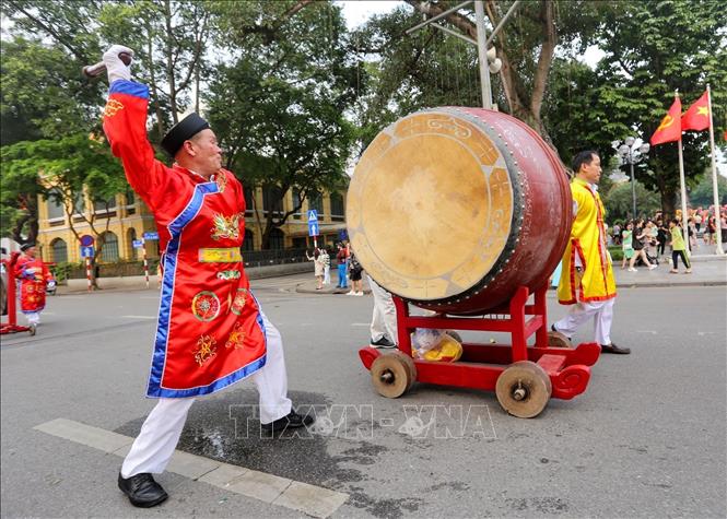 Đội trống của đoàn rước. Ảnh: Tuấn Đức - TTXVN