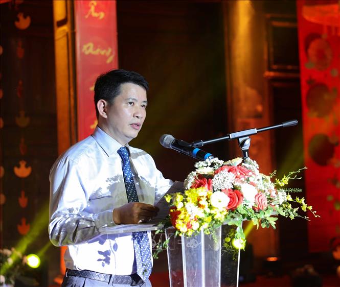 Chủ tịch UBND quận Hoàn Kiếm (Hà Nội) Phận Tuấn Long phát biểu khai mạc lễ hội.  Ảnh: Thanh Tùng - TTXVN