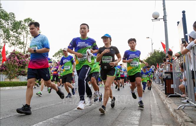 Các vận động viên tham gia giải chạy BaDen Mountain Marathon 2023. Ảnh: Thanh Tân - TTXVN
