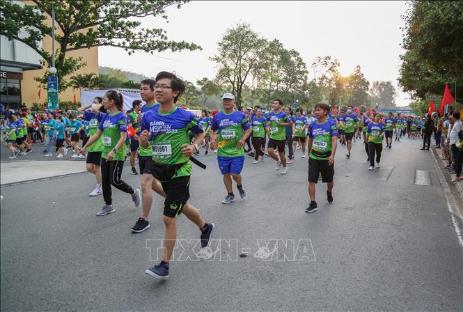 Các vận động viên tham gia giải chạy BaDen Mountain Marathon 2023. Ảnh: Thanh Tân - TTXVN