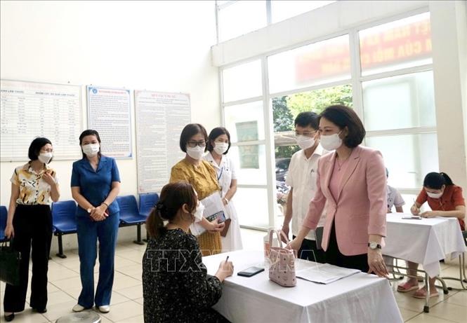 Hanoi officials check works on vaccination against COVID-19 in Nam Tu Liem district. Photo by courtesy/VNA