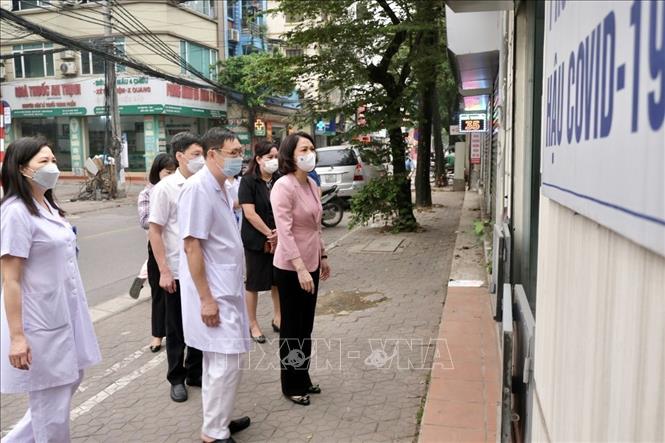 Hanoi officials check works on vaccination against COVID-19 in Nam Tu Liem district. Photo by courtesy/VNA