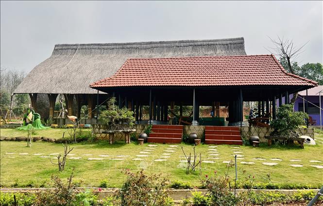 Nhiều công trình xây dựng trái phép trên đất nông nghiệp bị UBND huyện Gio Linh xử phạt vi phạm hành chính, buộc phải tháo dỡ, khôi phục lại tình trạng ban đầu của đất trước khi vi phạm. Ảnh: Nguyên Linh-TTXVN