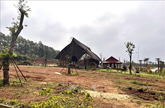 Ông Bùi Mạnh Dũng tự ý xây dựng 16 công trình, với tổng diện tích hơn 3.800m2 trên đất nông nghiệp tại xã Gio An, huyện Gio Linh. Ảnh: Nguyên Linh-TTXVN