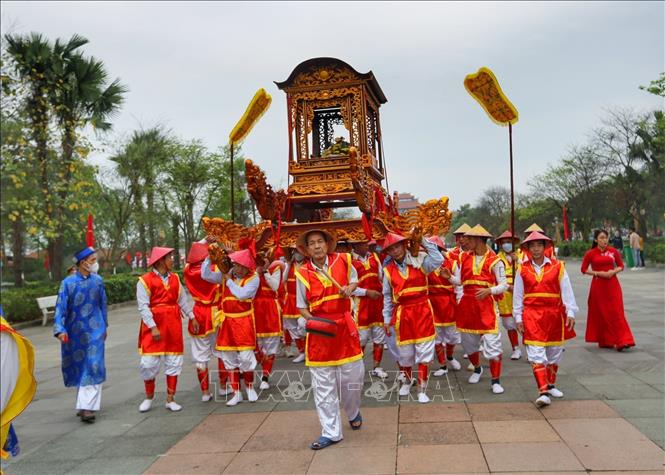 Đoàn rước kiệu của thị trấn Hùng Sơn, huyện Lâm Thao. Ảnh: Tuấn Đức - TTXVN