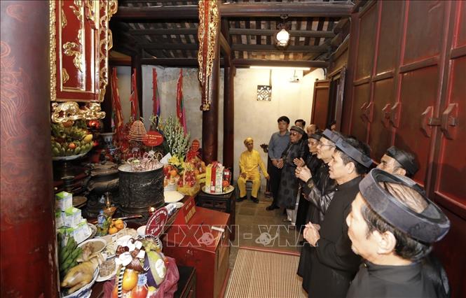 Trong ảnh: Lễ dâng hương tại đền thờ An Dương Vương. Ảnh: Trần Việt - TTXVN 