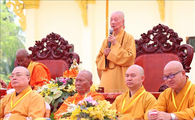 Hòa thượng Thích Trí Quảng, Pháp chủ Giáo hội Phật giáo Việt Nam phát biểu tại Lễ khánh thành Trai đường, Học viện Phật giáo Nam tông Khmer. Ảnh: Thu Hiền - TTXVN