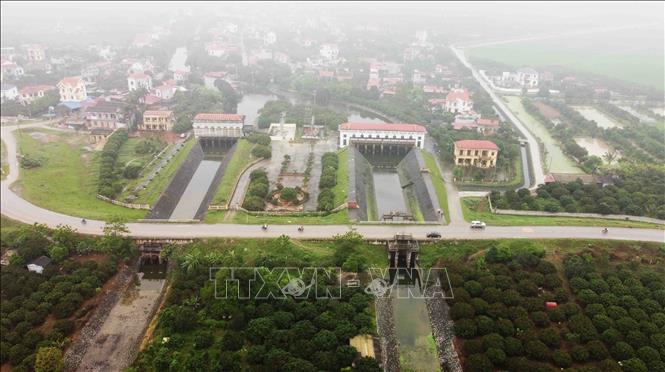 Trạm bơm Mai Xá, huyện Tiên Lữ có công suất 8x 8.000m3/h phục vụ nước tưới và tiêu úng cho hơn 400ha đất sản xuất nông nghiệp của xã Cương Chính và xã Minh Phượng, huyện Tiên Lữ. Ảnh: Vũ Sinh - TTXVN