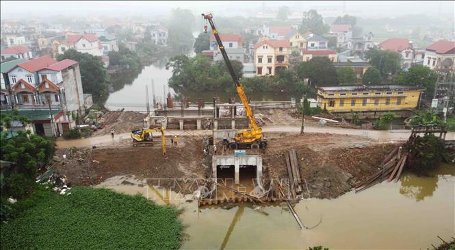 Trạm bơm tiêu úng Ngọc Lâm, xã Ngọc Lâm, huyện Mỹ Hào đang được thi công với mức đầu tư 36,5 tỷ đồng, công suất 4 máy x8.000m3/h, phấn đấu đưa vào sử dụng trước mùa mưa năm 2023. Ảnh: Vũ Sinh - TTXVN