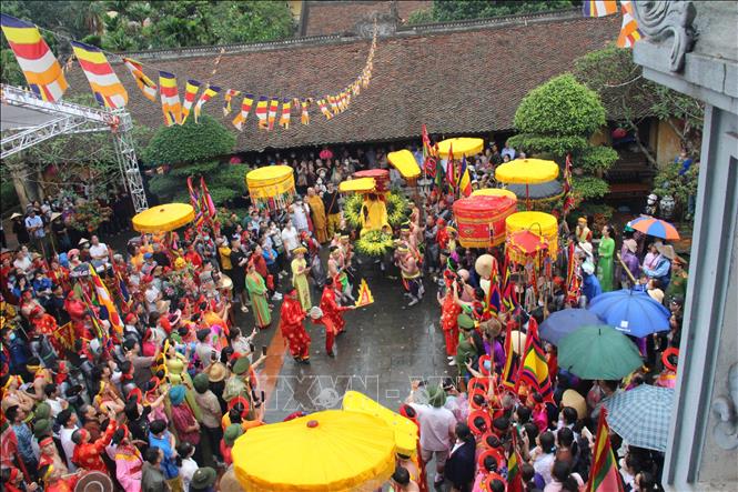 Nghi lễ rước các vị Tứ pháp trong Lễ hội cầu mưa. Ảnh: Mai Ngoan - TTXVN