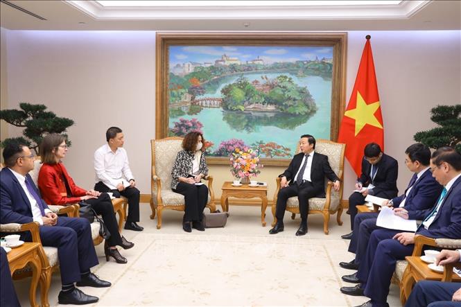 Deputy Prime Minister Tran Hong Ha receives World Bank Country Director for Vietnam Carolyn Turk in Hanoi on April 26. VNA Photo: Văn Điệp
