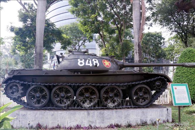 Trong ảnh: Chiếc xe tăng mang số hiệu 848 tham gia đội hình tấn công đánh chiếm Dinh Độc lập trong ngày chiến thắng 30/4/1975 tại khu trưng bày ngoài trời tại Bảo tàng Chiến dịch Hồ Chí Minh. Ảnh: Xuân Khu - TTXVN