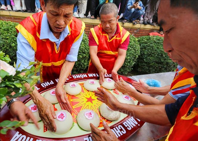 Đội thi huyện Tam Nông hoàn thành phần thi. Ảnh: Tuấn Đức - TTXVN