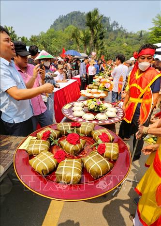 Sản phẩm bánh chưng, bánh giầy của các đội. Ảnh: Tuấn Đức - TTXVN
