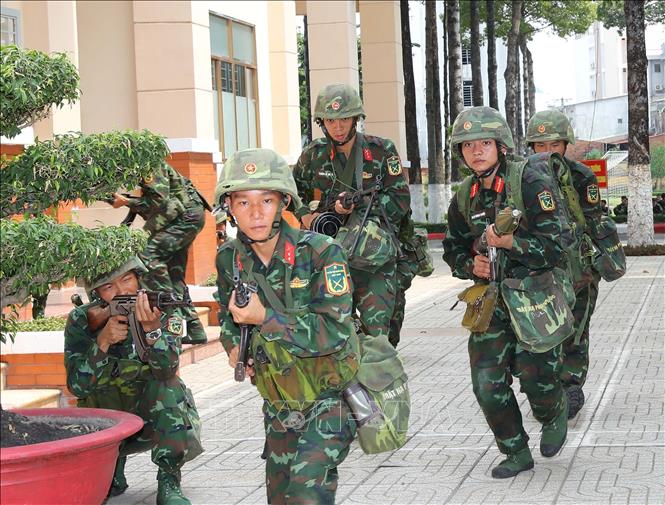 Chiến sĩ Trung đoàn Gia Định huấn luyện các phương án SSCĐ bảo vệ các mục tiêu, trụ sở của Thành phố Hồ Chí Minh trong ngày lễ, tết của dân tộc. Ảnh: Trọng Đức - TTXVN