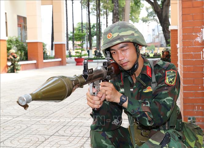 Chiến sĩ Trung đoàn Gia Định huấn luyện các phương án SSCĐ bảo vệ các mục tiêu, trụ sở của Thành phố Hồ Chí Minh trong ngày lễ, tết của dân tộc. Ảnh: Trọng Đức - TTXVN