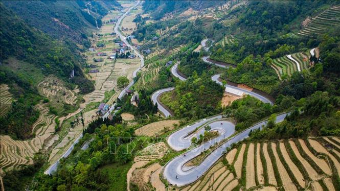 Dốc chín khoanh nằm trên Quốc lộ 4C hay 
