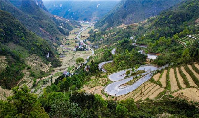 Dốc chín khoanh nằm trên Quốc lộ 4C hay 