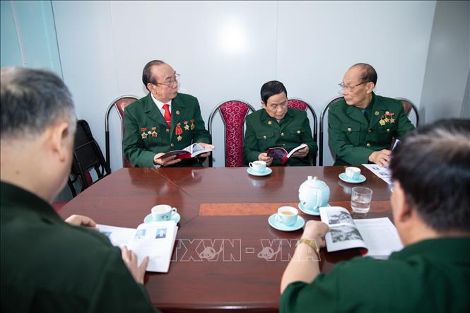 Cựu thanh niên xung phong tỉnh Hà Giang ôn lại kỷ niệm tham gia mở 
