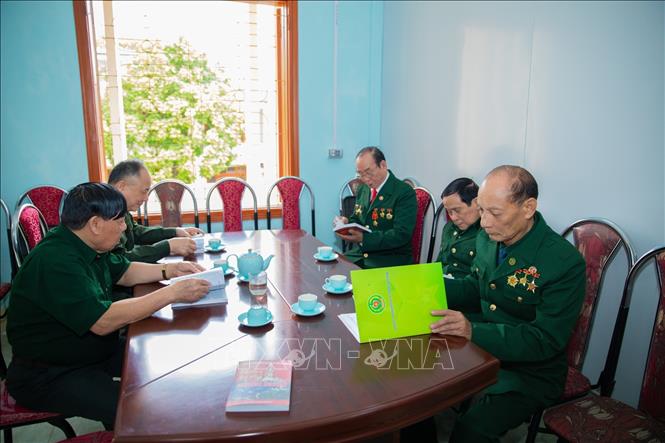 Cựu thanh niên xung phong tỉnh Hà Giang ôn lại kỷ niệm tham gia mở 