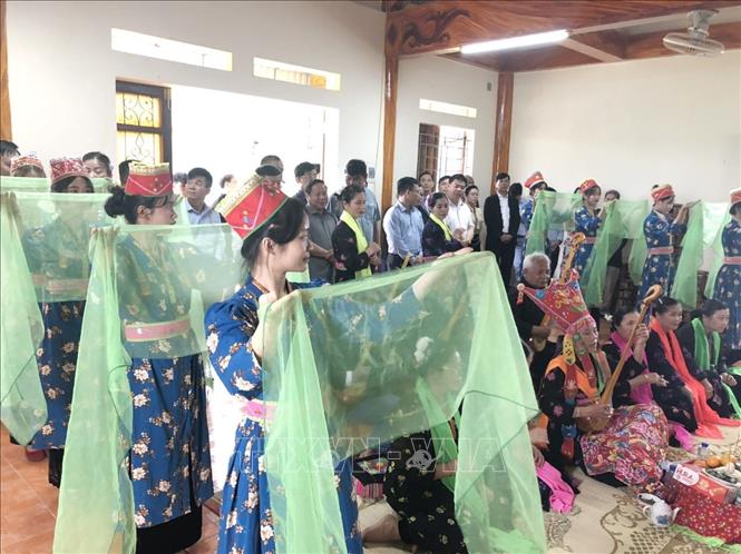 Cúng Then là nghi thức không thể thiếu tại Lễ hội Then Kin Pang. Ảnh: Việt Hoàng-TTXVN
