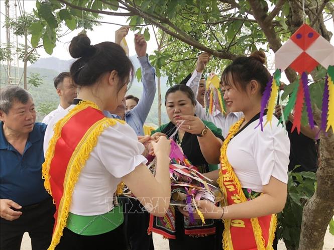 Cô gái Thái xinh đẹp trong bộ trang phục truyền thống. Ảnh: Việt Hoàng-TTXVN