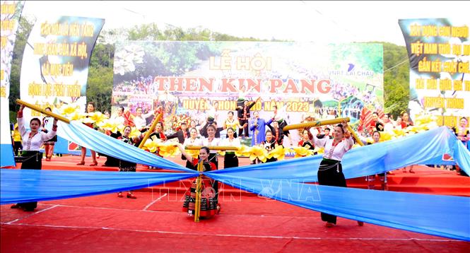 Một tiết mục văn nghệ tại lễ hội. Ảnh: Việt Hoàng-TTXVN