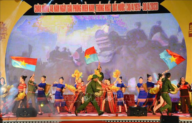 Tiết mục biểu diễn trong chương trình nghệ thuật. Ảnh: Tuấn Anh - TTXVN