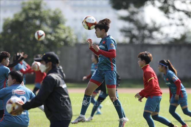 3 giờ chiều là khoảng thời gian mà ngay cả các đồng nghiệp nam của Huỳnh Như và các đồng đội phải e ngại, bởi đây là cao điểm nắng nóng trong một ngày ở Campuchia. Ảnh: Minh Quyết - TTXVN