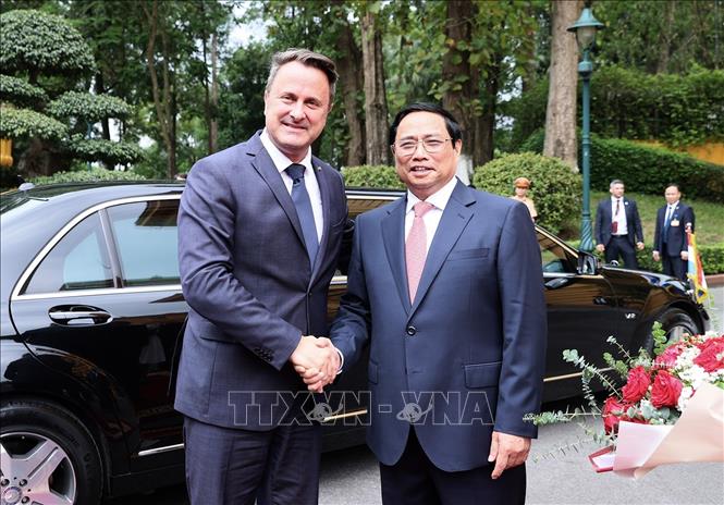 Thủ tướng Phạm Minh Chính đón Thủ tướng Đại Công quốc Luxembourg Xavier Bettel. Ảnh: Dương Giang-TTXVN
