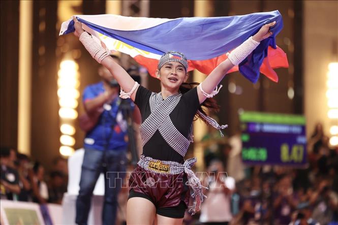 VĐV Derla (Philippines) thi đấu xuất sắc giành HCV nội dung biểu diễn dành cho nữ với số điểm 8,50. Ảnh: Minh Quyết - TTXVN