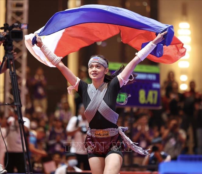VĐV Derla (Philippines) thi đấu xuất sắc giành HCV nội dung biểu diễn dành cho nữ với số điểm 8,50. Ảnh: Minh Quyết - TTXVN