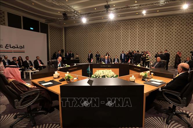 Ngày 1/5/2023, Ngoại trưởng các nước Arab đã gặp nhau để thảo luận về giải pháp chính trị cho các cuộc khủng hoảng nhân đạo, an ninh và chính trị ở Syria. Sau cuộc họp tham vấn tại thủ đô Amman của Jordan, các Ngoại trưởng đã nhấn mạnh ưu tiên chấm dứt cuộc khủng hoảng ở Syria thông qua một giải pháp chính trị nhằm duy trì sự thống nhất, gắn kết và chủ quyền của nước này. Ảnh: THX/TTXVN