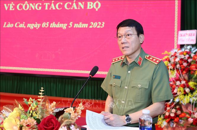 Trong ảnh: Thượng tướng Lương Tam Quang, Thứ trưởng Bộ Công an phát biểu giao nhiệm vụ cho Đại tá Cao Minh Huyền. Ảnh: Quốc Khánh - TTXVN
