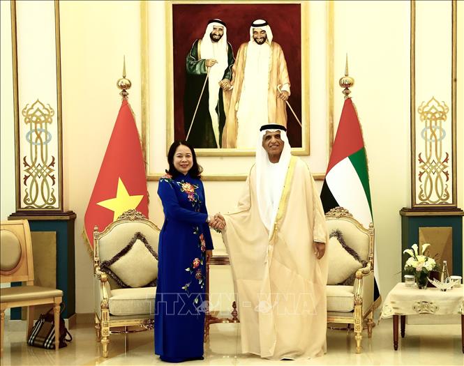 Vice President Vo Thi Anh Xuan meets with H.H. Sheikh Saud bin Saqr Al Qasimi, ruler of the Emirate of Ras Al Khaimah of the United Arab Emirates on May 5. VNA Photo: Lâm Khánh