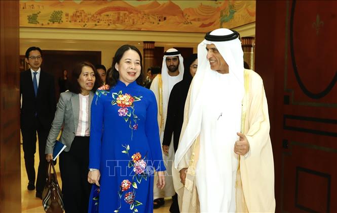 Vice President Vo Thi Anh Xuan meets with H.H. Sheikh Saud bin Saqr Al Qasimi, ruler of the Emirate of Ras Al Khaimah of the United Arab Emirates on May 5. VNA Photo: Lâm Khánh
