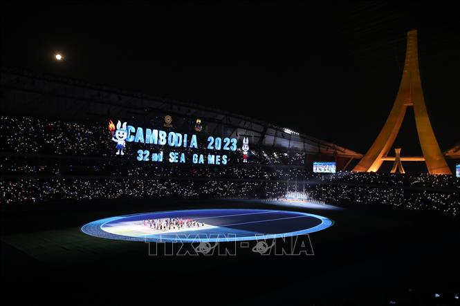 Màn biểu diễn nghệ thuật tại Lễ khai mạc SEA Games 32 trên sân vận động Morodok Techo ở thủ đô Phnom Penh, Campuchia. Ảnh: Minh Quyết - TTXVN